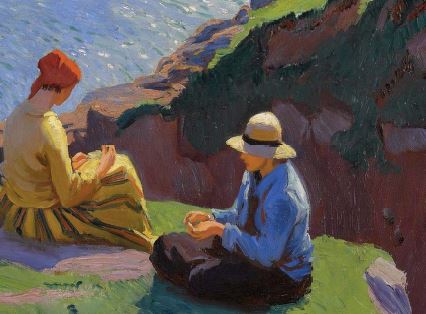 Particolare di un dipinto in cui due donne col cappello sono sedute sul bordo di una scogliera, in fondo si intravede il mare