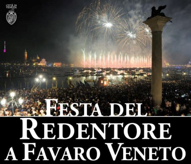 Scritta "Festa del Redentore a Favaro Veneto" su sfondo di una foto dello spettacolo pirotecnico del Redentore a Venezia