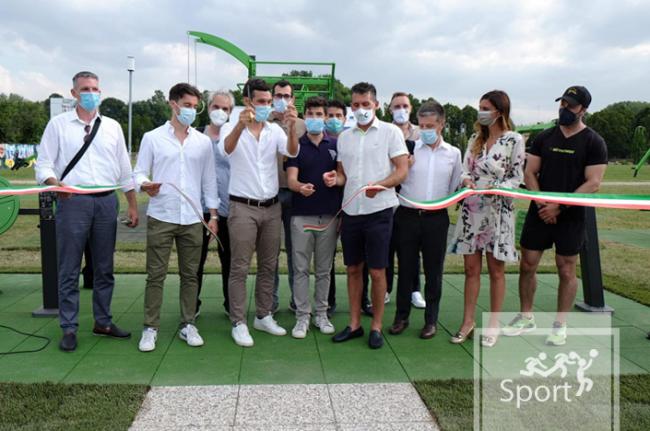 Inaugurazione della nuova area fitness al Parco Bissuola, 24 giugno 2021, presenti il vicesindaco e assessore allo Sport Andrea Tomaello, la presidente del Consiglio comunale, Ermelinda Damiano, insieme ad alcuni consiglieri comunali e di Municipalità e il campione olimpico alla sbarra Igor Cassina 